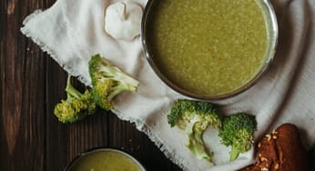 Sopa de brócolis e queijo