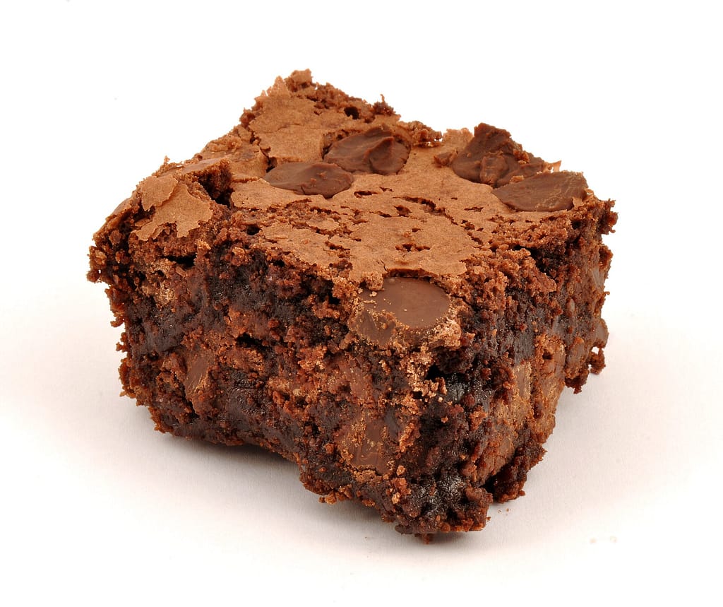 Brownie de chocolate úmido com casquinha