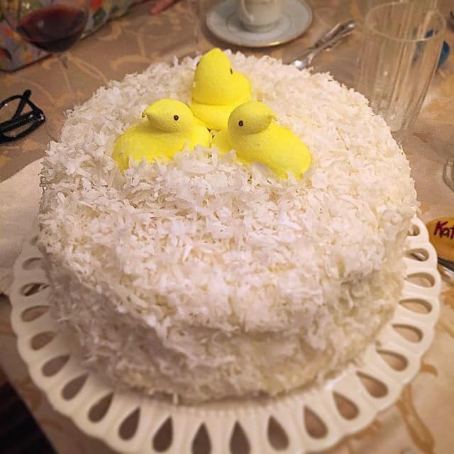 Bolo de coco gelado embrulhado