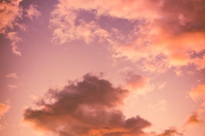Capa editorial: Síndrome do Pôr do Sol: entenda o que é e como lidar