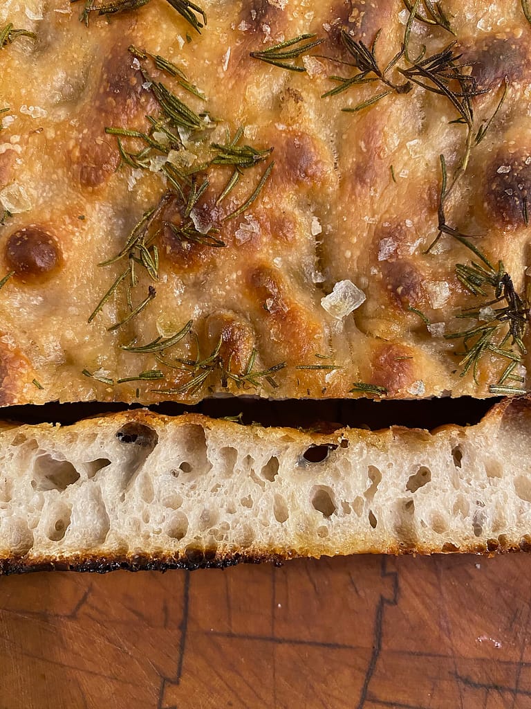 Focaccia caseira alta e macia
