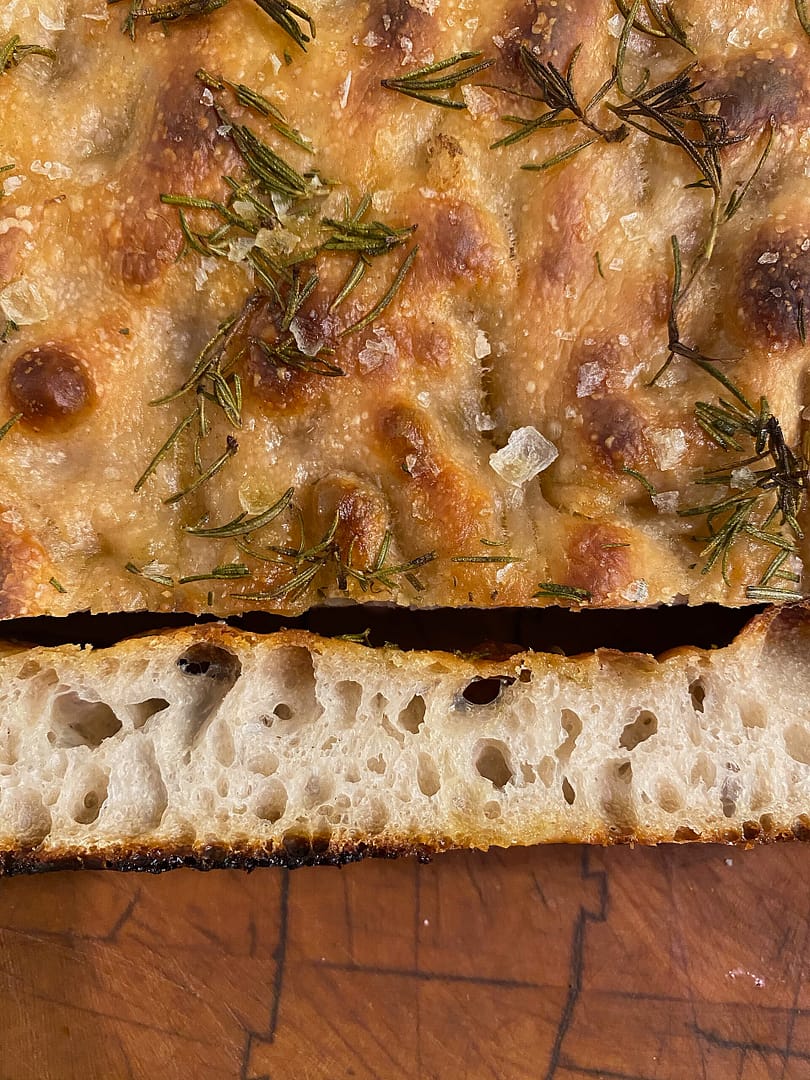 Focaccia caseira alta e macia