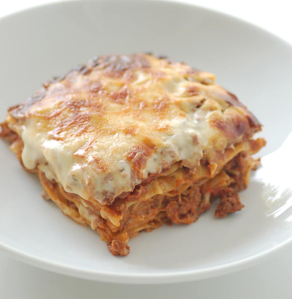 Lasanha à bolonhesa com molho cremoso